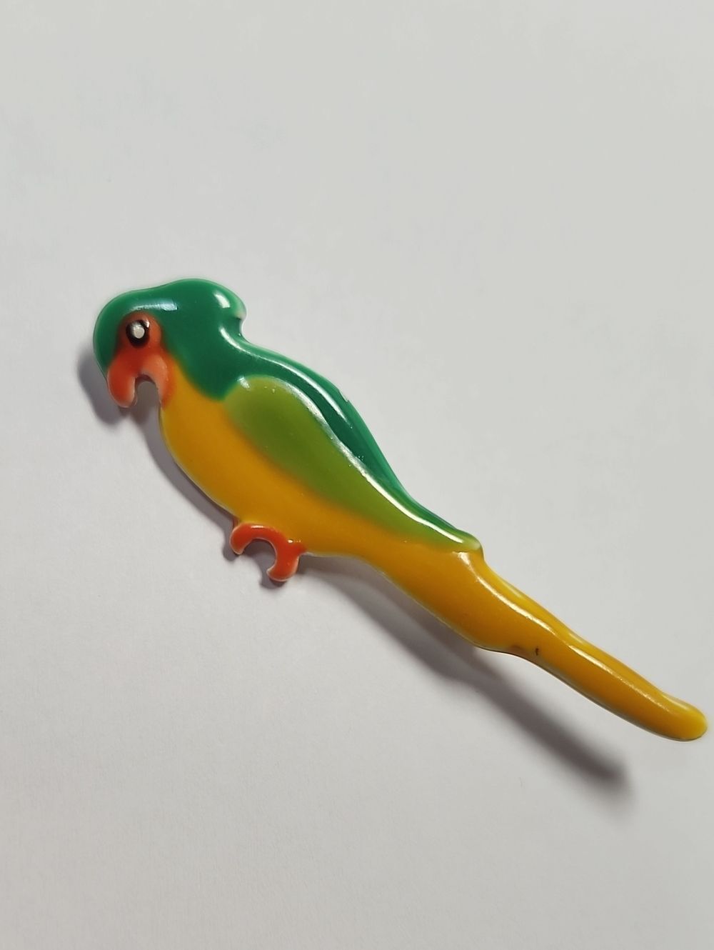 Vintage Tropical Macaw Bird Parrot Enamel Plastic Brooch Pin 2.5" Tall